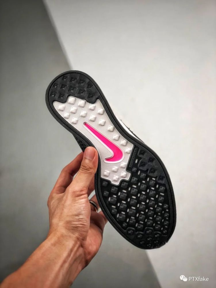 彩虹色勾＋阴阳鞋面，NikeFR复古跑鞋开箱测评！