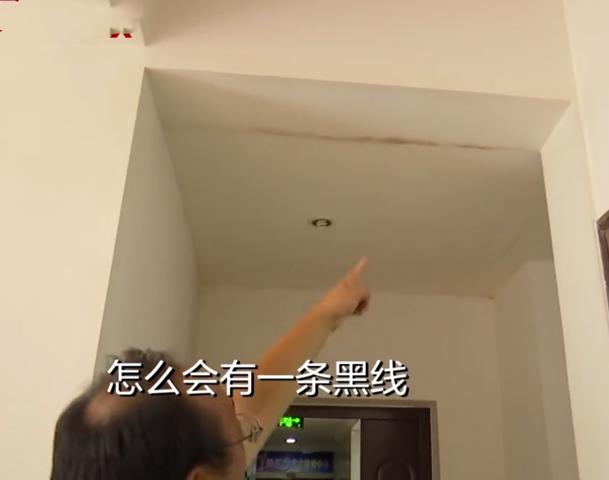 以前租给别人当食堂，现租客住2年要退房，房东让他把墙刷白