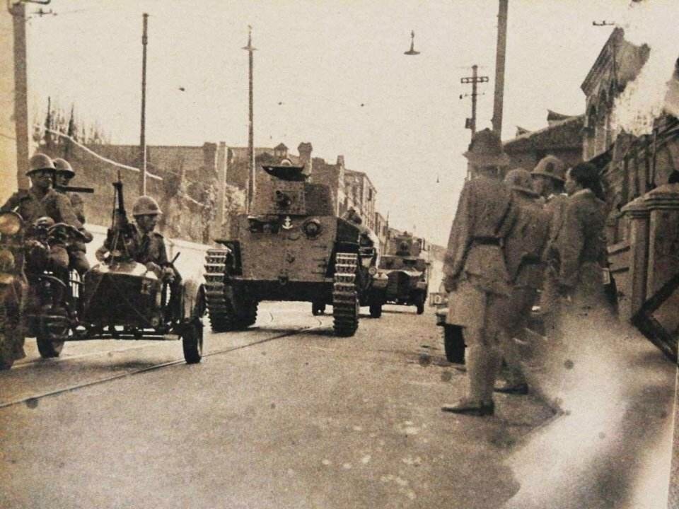 1937年淞沪会战爆发,中日激战一个多月后,武器装备精良的日军却仍不