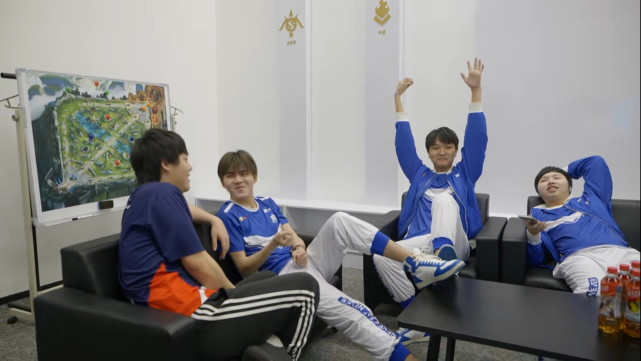 KPL：E星不行了？花海留了一手，打野镜加入世冠