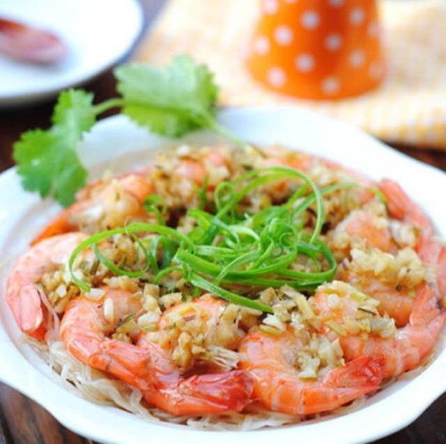 蒜蓉粉丝虾虾待客必备菜,色香味俱全,看起来就很有食欲
