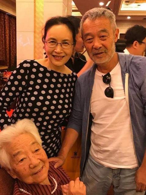凌晨0:22分,为丈夫守寡46年,于蓝逝世,原来李雪健是她