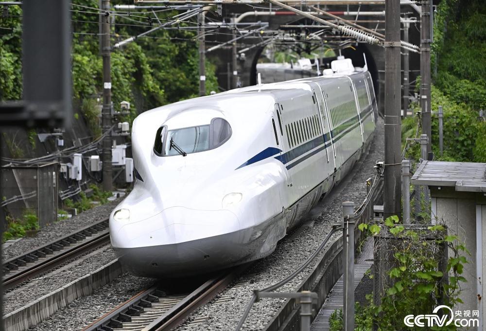 日本新干线子弹头列车n700s开始正式运营