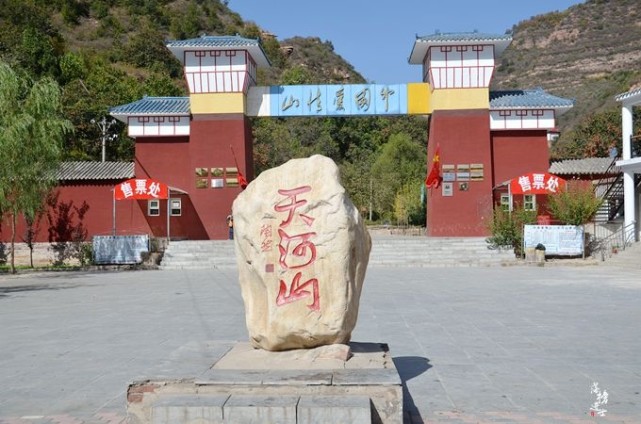 河北有一座"中国爱情山",景色秀美,很多游客来这里