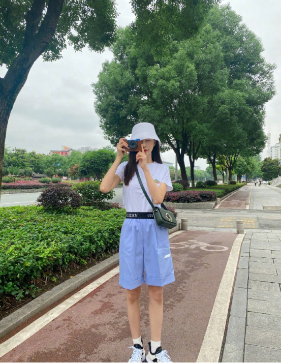 快扔掉你的阔腿裤吧!今年夏季流行这种宽松高腰裤,满满男友风 快扔掉你的阔腿裤吧!今年夏季流行这种宽松高腰裤,满满男友风