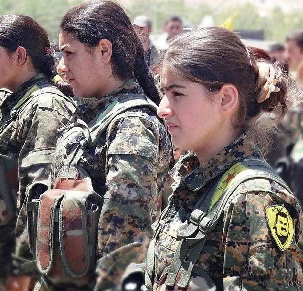 库尔德女兵