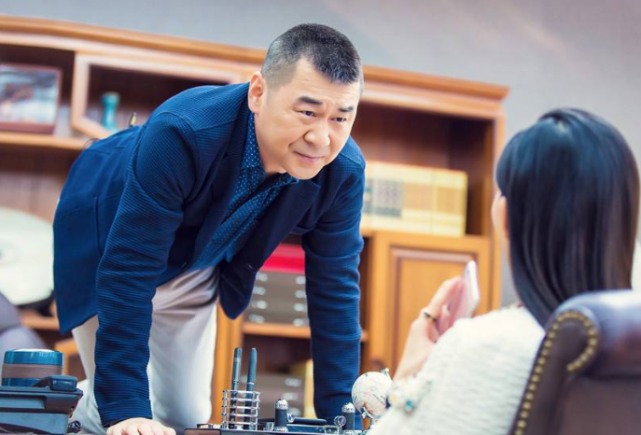 《爱我就别想太多》:陈建斌追爱记,爱情和面包就不能