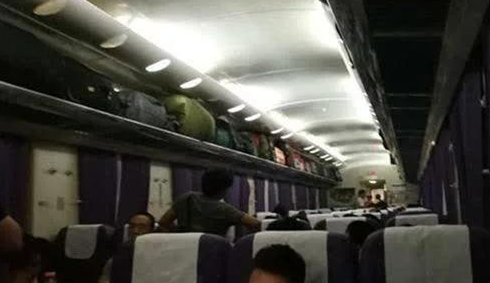 坐火车半夜经过这些地方时,乘务员都会强制拉上窗帘