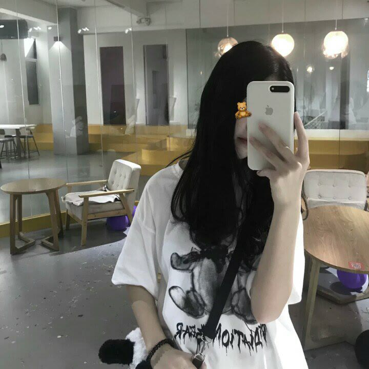 微颓·不露脸·女生头像:孤独就是下雨天等伞,而我在等雨停!