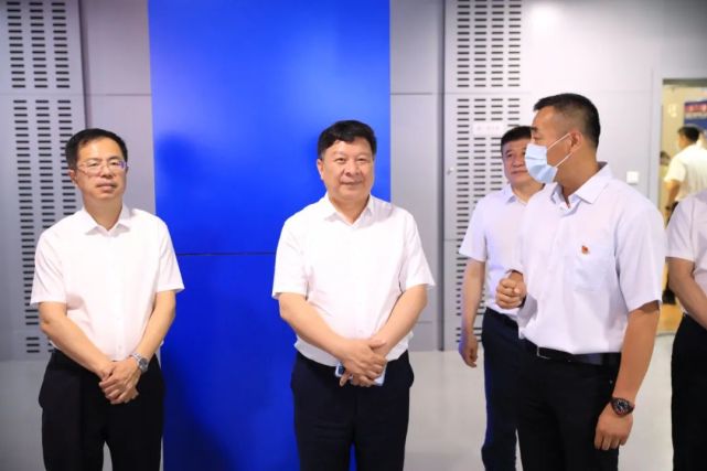 坤,省委宣传部副部长,黑龙江广播电视台党组书记,台长李锡文出席活动