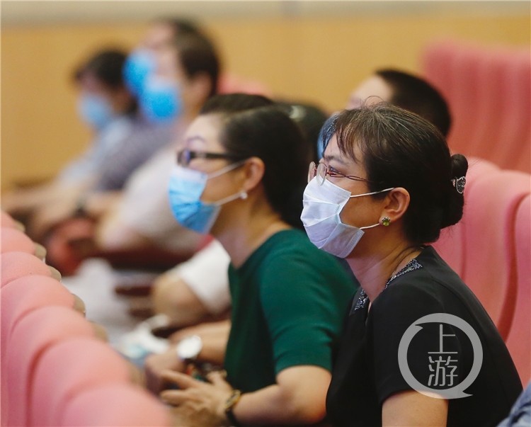 李兰娟院士来重庆坐诊聊疫情：建议加大对冷链载体、物流货物等检验力度