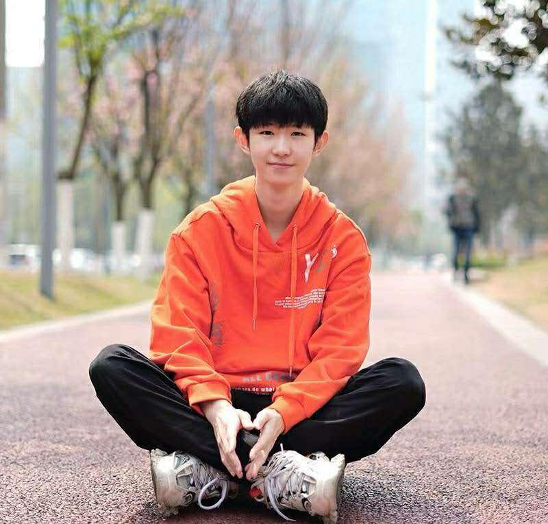 徐必成,id一诺,联盟中公认的顶级天赋选手,也是kpl历史上第一位"四杀"