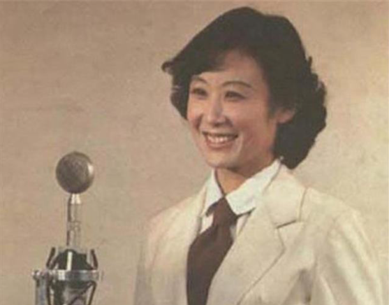 80年代凭借《军港之夜》红遍天下的苏小明,为啥后来突然不火了?