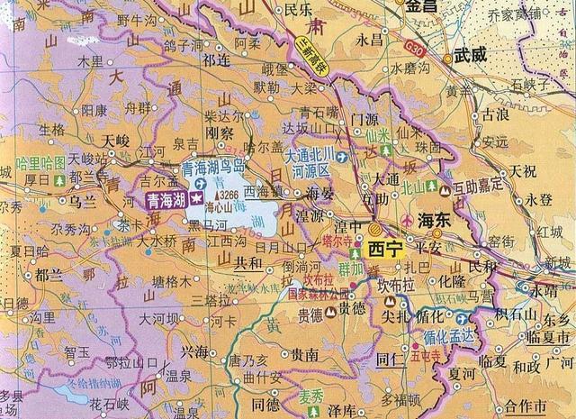 青海湖及周边地形图