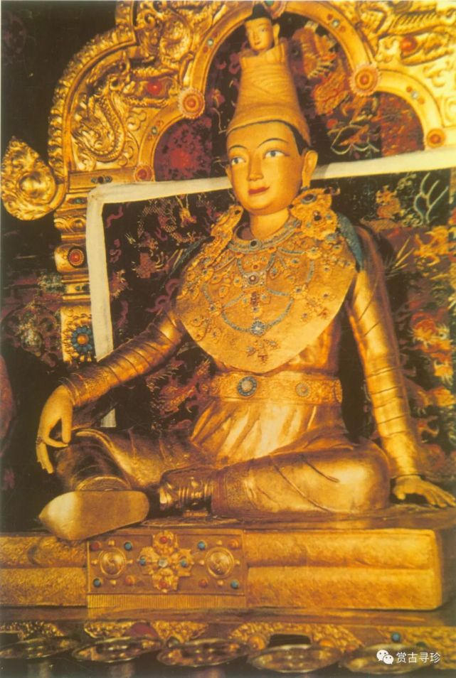 25米  清代 右侧龙尊王佛,左侧蓝杖护法像