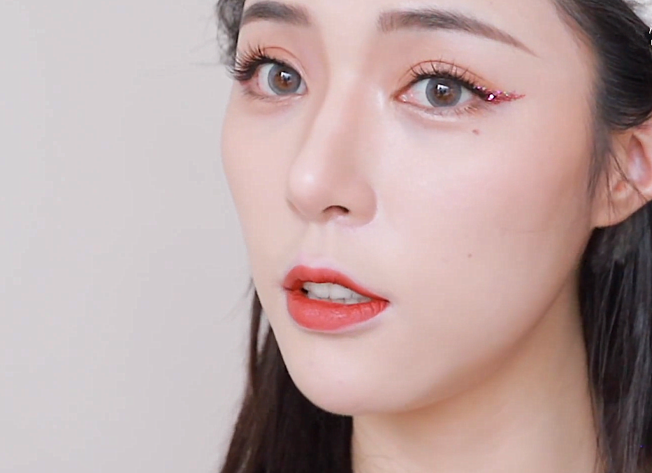 高中生仿妆“迪丽热巴”，你的立体感在哪里？成品一出：跪求联系方式！