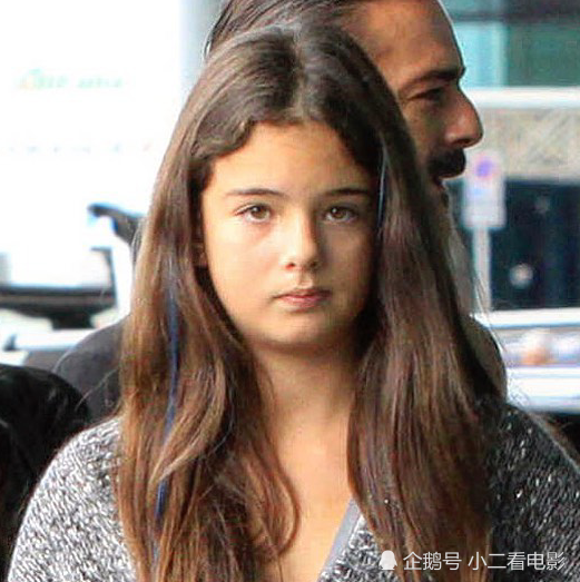 莫妮卡·贝鲁奇15岁女儿出道,颜值惊艳比妈妈还美