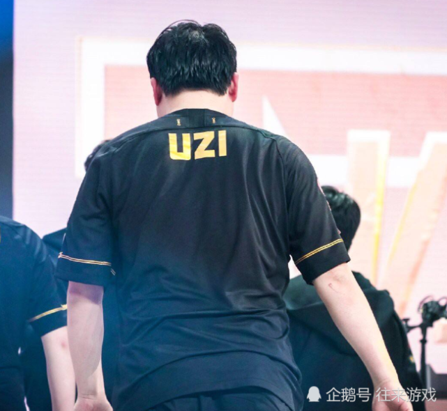 lol比分直播｜拳头官方为uzi设计了专属皮肤？VN脖子上写着uzi！