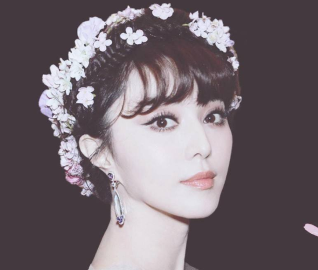 女星年轻时有多美?本以为蔡少芬够惊艳了,看到袁泉:一