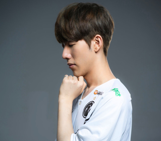 电竞比分网dota2｜IG怎么做到的三打四？原来是theshy的细节走位