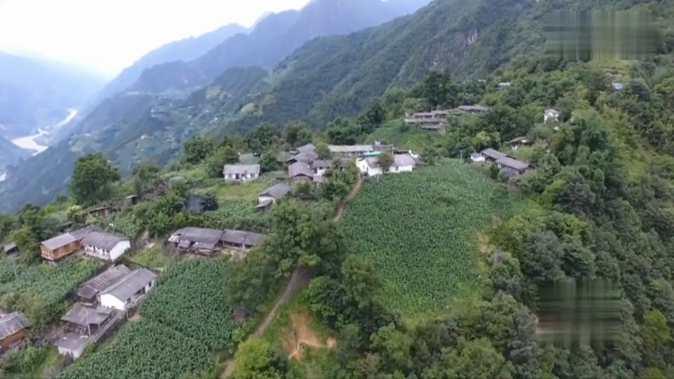 2017年5月,纪录片《落地生根》摄制组扎根到怒族沙瓦村.