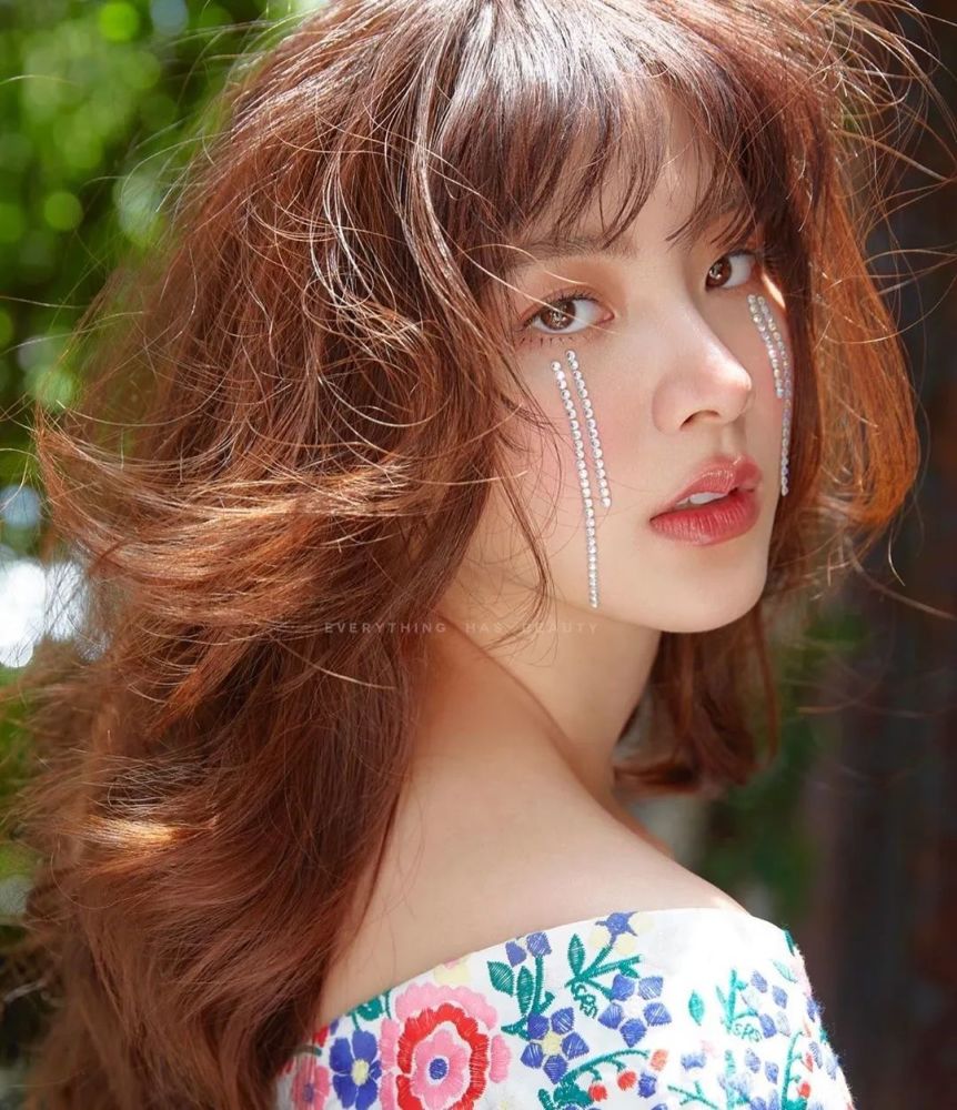 黄圣依如此闪耀的贴钻妆容，你hold不住