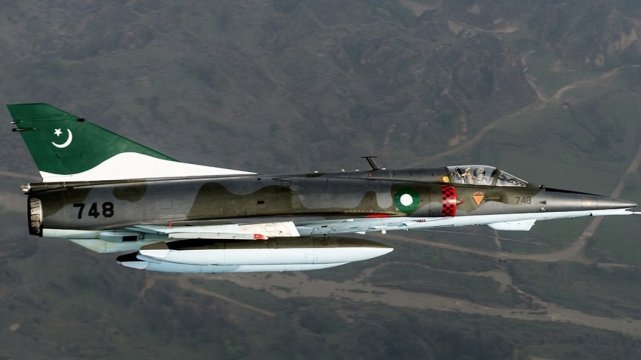 巴基斯坦空军还装备有92架幻影-5战斗轰炸机,主要用于对地攻击.
