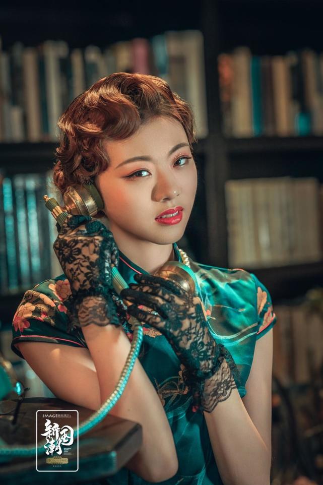 国潮经典旗袍【皇家漫步】作品