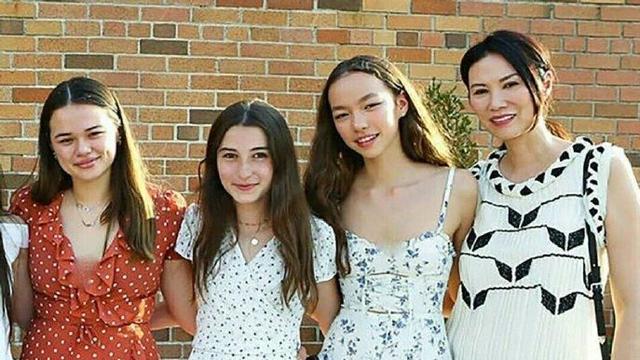 51岁邓文迪疑似整容?近照大变样,三嫁富豪离婚分得北京四合院