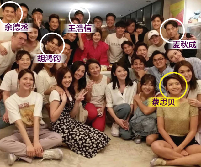 当日出席的艺人中,不少也是一双一对的,就如林夏薇带同丈夫莫赞生