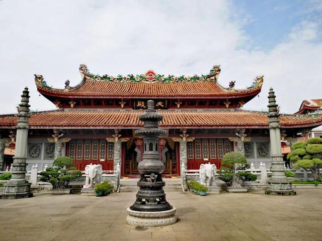 而潮州的开元寺就是一个代表