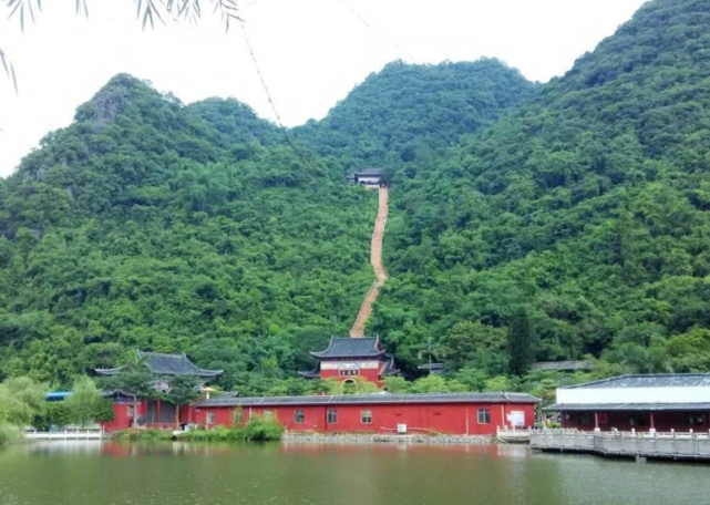 (网友@浪迹八桂 鹿峰山位于兴业县城隍镇 为国家aaaa级旅游景区 鹿