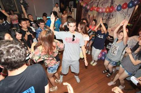 派对出丑 腾讯网