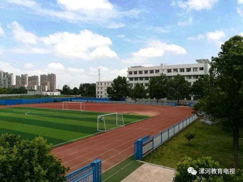 (漯河教育全媒体记者 克勤 范斌 通讯员 殷雅娟)郾城实验中学位于海河