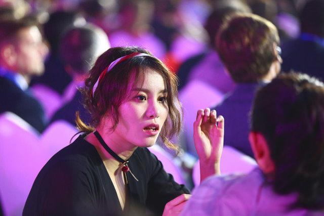 傅园慧化妆原来这么美，气质稳重还柔情，让人忘了她是“表情包”