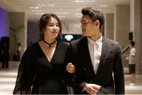 傅园慧化妆原来这么美，气质稳重还柔情，让人忘了她是“表情包”