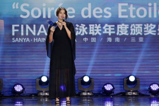 傅园慧化妆原来这么美，气质稳重还柔情，让人忘了她是“表情包”