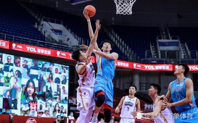 24 20 9!哈达迪和周琦对轰,无解进攻防不住,35岁仍是大杀器