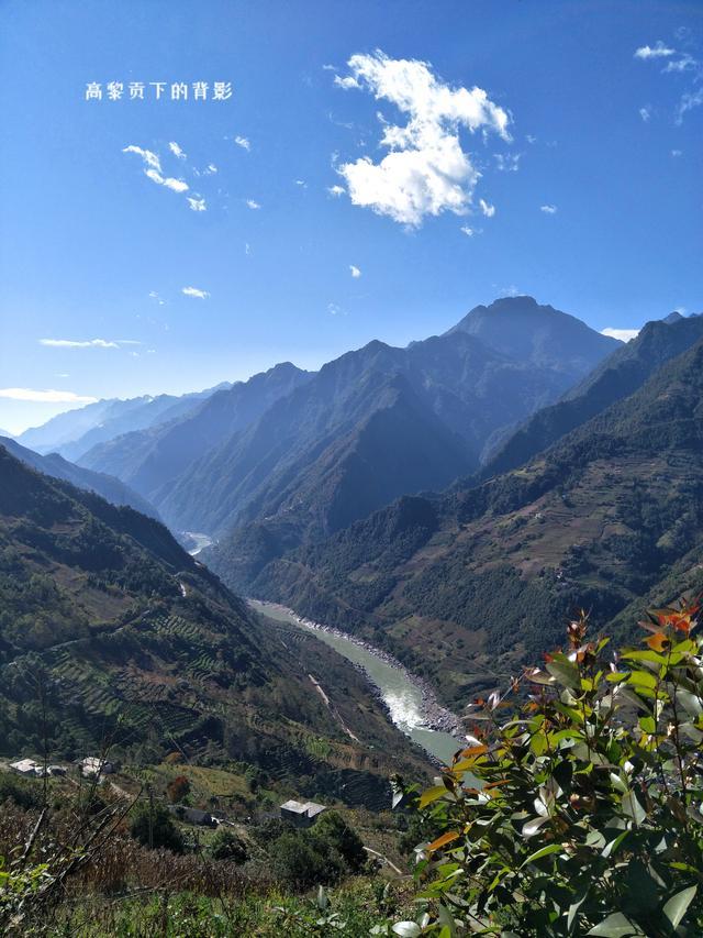 探秘怒江大峡谷,观赏著名的高黎贡山的皇冠,老姆登村不容错过