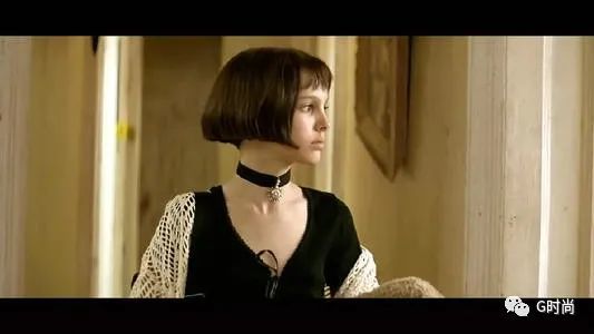 女孩脖子上那个直男看不懂的黑色项圈,叫choker,choker,直男,搭配,项链,时尚 女孩脖子上那个直男看不懂的黑色项圈,叫choker,choker,直男,搭配,项链,时尚