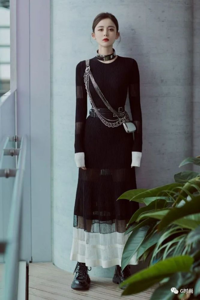 女孩脖子上那个直男看不懂的黑色项圈,叫choker,choker,直男,搭配,项链,时尚 女孩脖子上那个直男看不懂的黑色项圈,叫choker,choker,直男,搭配,项链,时尚