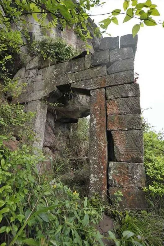 郭扶凤凰山古寨门