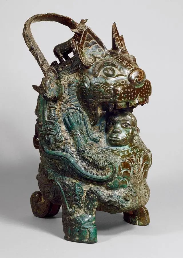 藏在青铜器上的动物