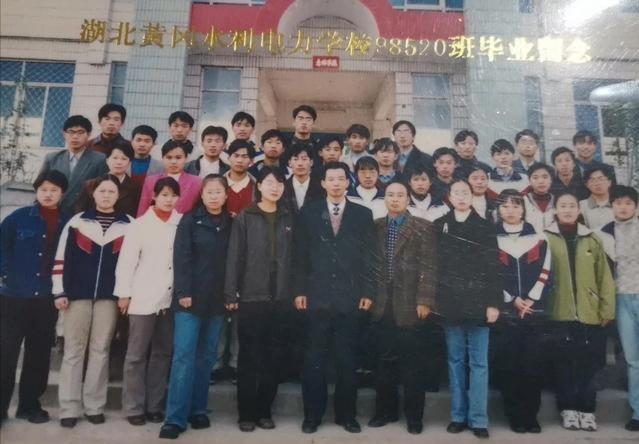 看看苟晶的毕业照，你怎么能说我是野鸡学校？