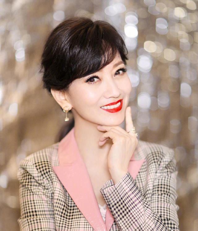 66岁的"不老女神"赵雅芝:两次婚姻3个儿子,同母异父依然幸福