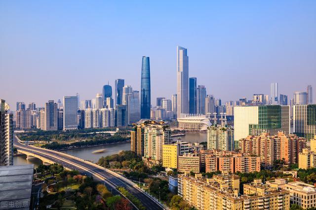 房企濒临破产也不降价，楼市发出3大信号，没买房的“偷着乐”了