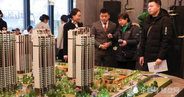 新房抢着买，二手房没人要，楼市信号十分明显