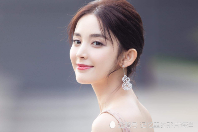 "新疆特产"的四大女星,前三位都红成巨星,唯独她为爱