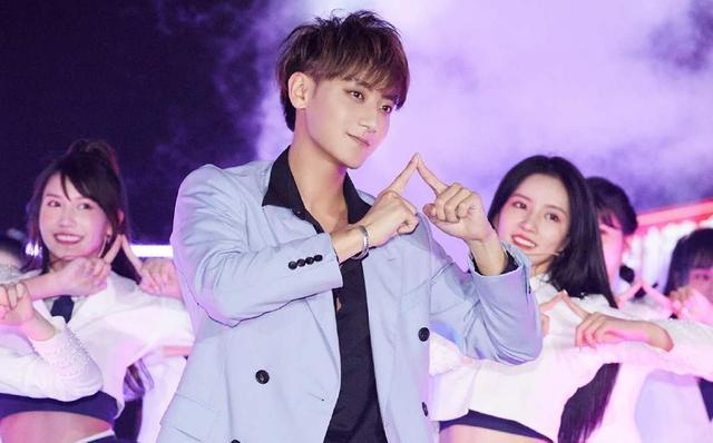 近期最受欢迎男明星排行:黄子韬垫底,王俊凯第3,榜首是真男神!