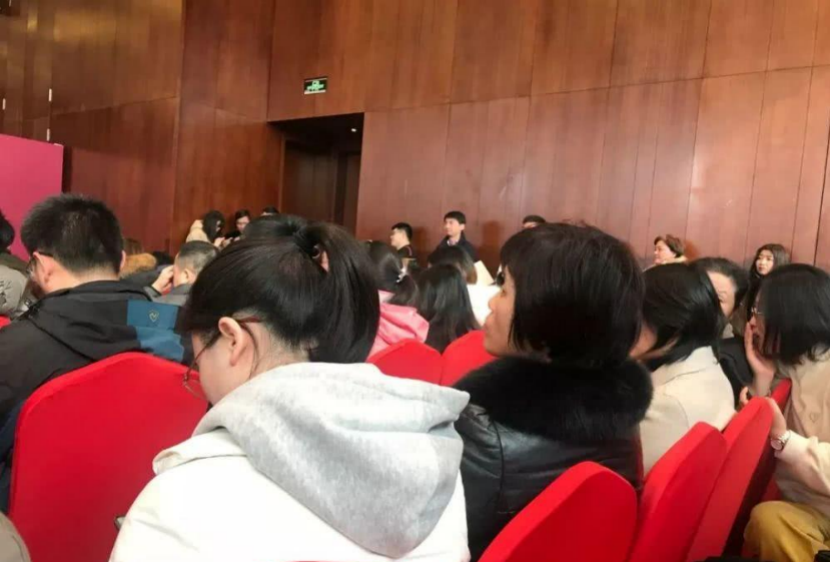 一边万人摇号抢新房，一边二手房大量挂牌，楼市怎么了？
